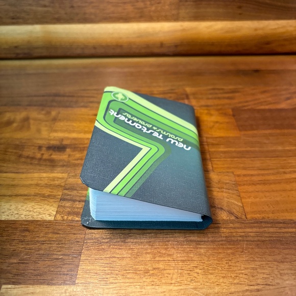 Gideon's Bible Pocket New Testament Psalms Proverbs Green Cover 4 3/4” Tall - Picture 6 of 8